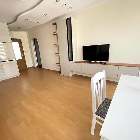 2br Garden Bay 瓦爾納