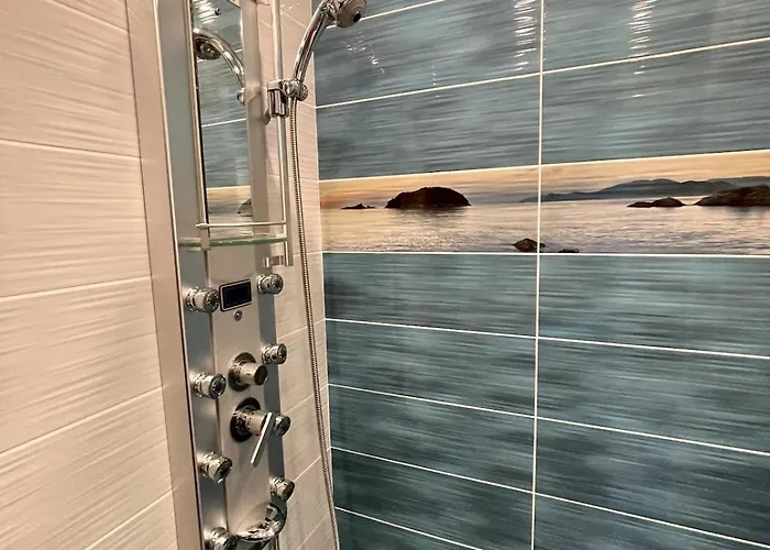 2br Garden Bay Apartament Warna